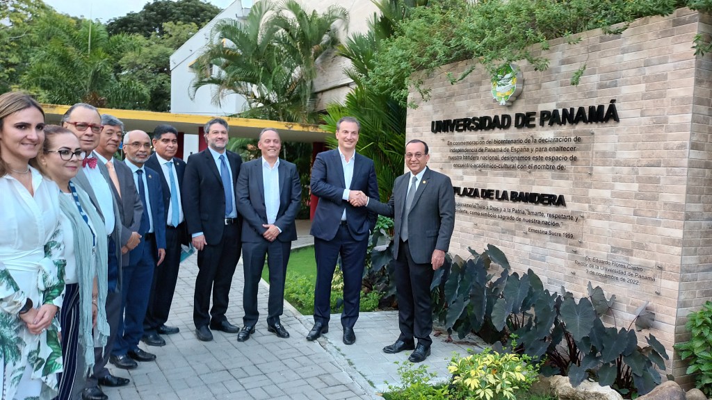 Universidad de Panamá Implementará Uso de Energía Limpia en sus&nbsp;Instalaciones