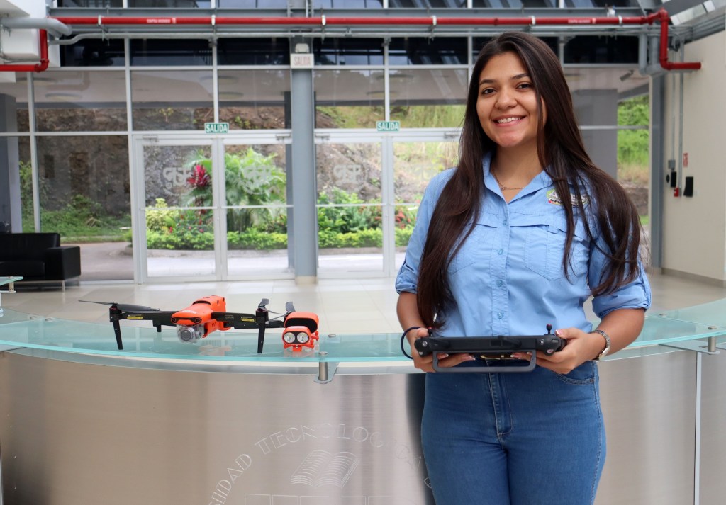 Estudiante de la UTP estudia contaminantes atmosféricos utilizando un vehículo aéreo no&nbsp;tripulado