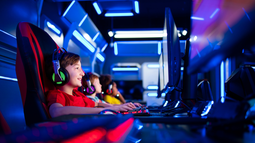 La OMS y la UIT presentan una nueva norma para prevenir la pérdida auditiva causada por los&nbsp;videojuegos